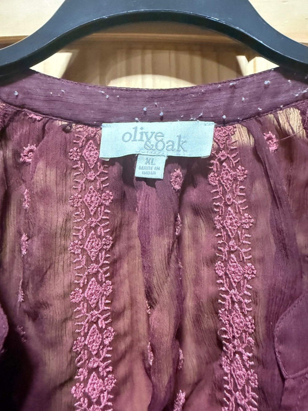 Olive & Oak embroidered shirt sleeve flowy top - Picture 3 of 6